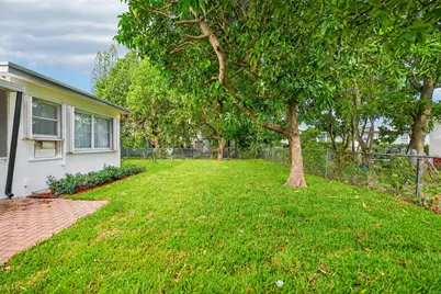 285 NE 165th Street, Miami, FL 33162 - Photo 25