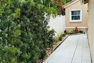 1051 NW 191st Ave, Pembroke Pines, FL 33029 - Photo 3