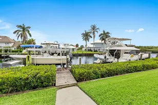 122 Queen Frederika Ct, Hutchinson Island, FL 34949 - Photo 45