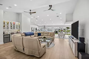 122 Queen Frederika Ct, Hutchinson Island, FL 34949 - Photo 9