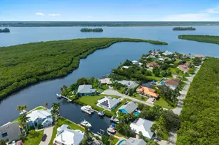 122 Queen Frederika Ct, Hutchinson Island, FL 34949 - Photo 57