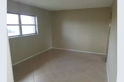 5725 Fernley Drive E #7, West Palm Beach, FL 33415 - Photo 3