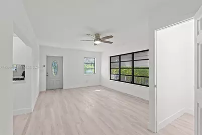 1501 N 18th Avenue N, Lake Worth, FL 33460 - Photo 9