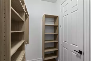 2243 NE 9th Ave, Wilton Manors, FL 33305 - Photo 23