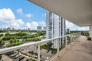 3701 N Country Club Dr, Aventura, FL 33180 - Photo 9
