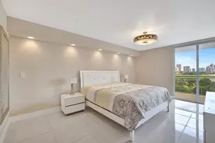 3701 N Country Club Dr, Aventura, FL 33180 - Photo 13