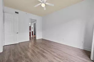3500 Oaks Clubhouse Dr, Pompano Beach, FL 33069 - Photo 13