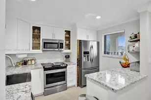 9395 Boca Cove Cir, Boca Raton, FL 33428 - Photo 3