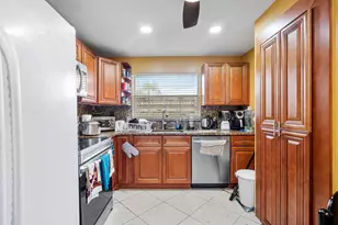 9221 Sunrise Lakes Blvd, Sunrise, FL 33322 - Photo 3