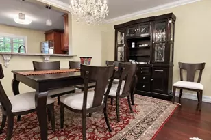 211 S Hollybrook Dr, Pembroke Pines, FL 33025 - Photo 3