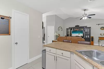 2020 Vero South Circle SW #4, Vero Beach, FL 32962 - Photo 7