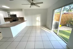 986 Summit Lake Dr, West Palm Beach, FL 33406 - Photo 9