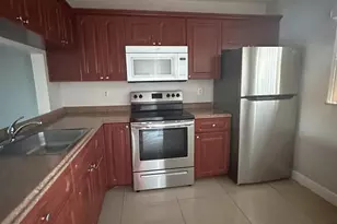 9157 NW 1st Ct, Pembroke Pines, FL 33024 - Photo 5