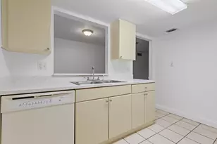 12658 Kenwood Ln, Fort Myers, FL 33907 - Photo 11