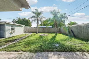 130 Plum Tree Dr, Lake Worth, FL 33462 - Photo 21