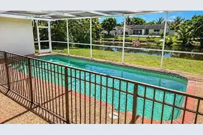 8528 Windsor Drive, Miramar, FL 33025 - Photo 9