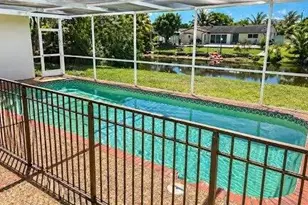 8528 Windsor Dr, Miramar, FL 33025 - Photo 9
