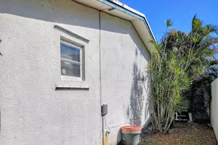 8528 Windsor Dr, Miramar, FL 33025 - Photo 13