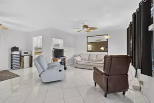 135 Somerset G, West Palm Beach, FL 33417 - Photo 11