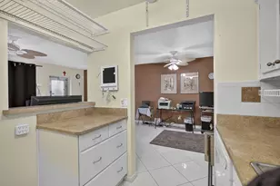135 Somerset G, West Palm Beach, FL 33417 - Photo 19