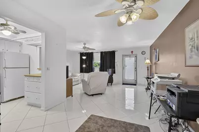 135 Somerset G, West Palm Beach, FL 33417 - Photo 15