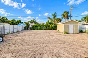 835 Fernwood Dr, West Palm Beach, FL 33405 - Photo 19