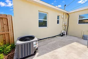 835 Fernwood Dr, West Palm Beach, FL 33405 - Photo 21
