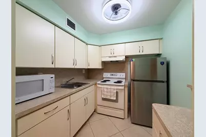 240 Horizons W #107, Boynton Beach, FL 33435 - Photo 9