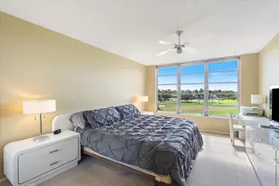 3980 Oaks Clubhouse Dr, Pompano Beach, FL 33069 - Photo 5
