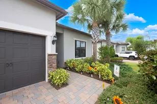 652 S E Boboli Way, Port Saint Lucie, FL 34984 - Photo 5