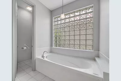 8067 Bellafiore Way, Boynton Beach, FL 33472 - Photo 17
