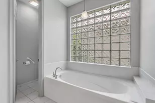 8067 Bellafiore Way, Boynton Beach, FL 33472 - Photo 17