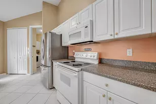 8067 Bellafiore Way, Boynton Beach, FL 33472 - Photo 21