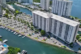 400 Kings Point Dr, Sunny Isles Beach, FL 33160 - Photo 17