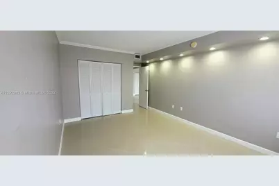 400 Kings Point Drive #1426, Sunny Isles Beach, FL 33160 - Photo 3