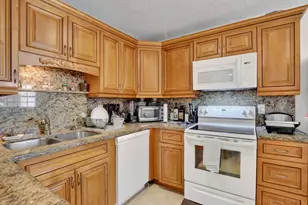 126 Centennial Ct, Deerfield Beach, FL 33442 - Photo 13