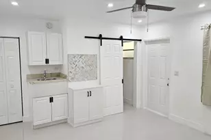 725 NE 126th St, North Miami, FL 33161 - Photo 3