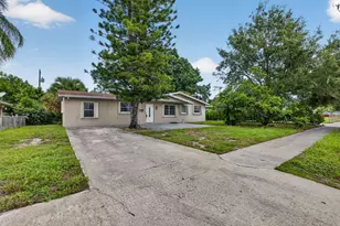 913 SE 10th St, Stuart, FL 34994 - Photo 3