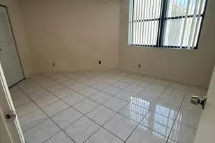 216 Lake Pointe Dr, Oakland Park, FL 33309 - Photo 9