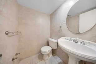 625 Oaks Dr, Pompano Beach, FL 33069 - Photo 9