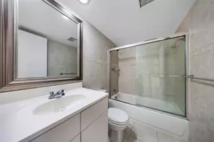 625 Oaks Dr, Pompano Beach, FL 33069 - Photo 11