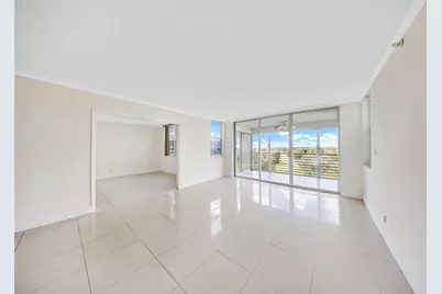 625 Oaks Drive #802, Pompano Beach, FL 33069 - Photo 3