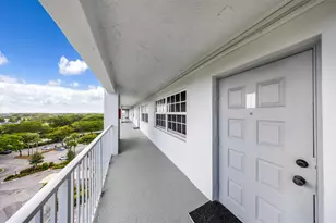 625 Oaks Dr, Pompano Beach, FL 33069 - Photo 25