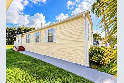76 Plantation Boulevard, Lake Worth, FL 33467 - Photo 3