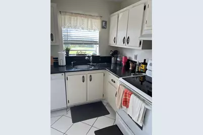 3871 Via Poinciana #402, Lake Worth, FL 33467 - Photo 5