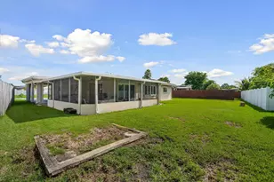 9704 NW 67th St, Tamarac, FL 33321 - Photo 3