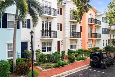 1009 W Heritage Club Circle, Delray Beach, FL 33483 - Photo 1