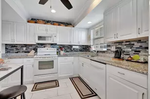 17 Colonial Club Dr, Boynton Beach, FL 33435 - Photo 15