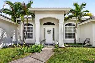 422 SW Tulip Blvd, Port Saint Lucie, FL 34953 - Photo 3