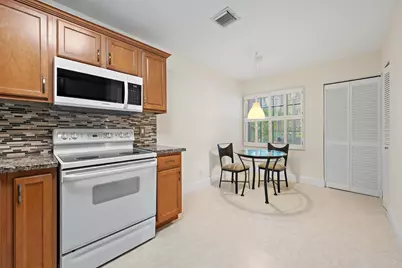 370 Prestwick Circle #2, Palm Beach Gardens, FL 33418 - Photo 21